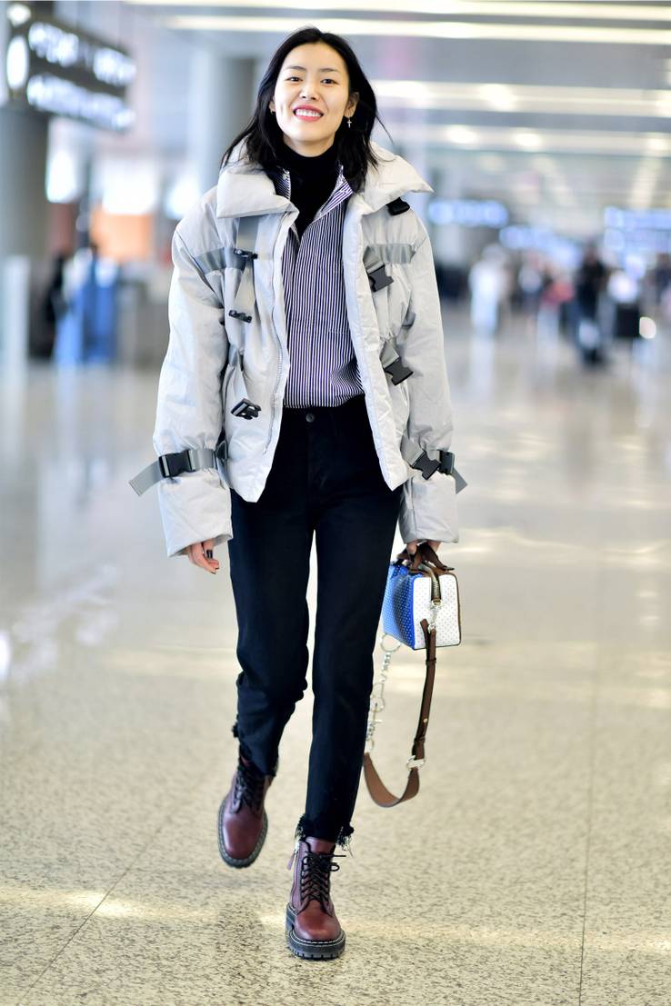 12 Things Women Should Wear While Flying 12 They Shouldn T