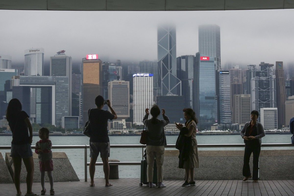 20 Things Tourists Always Do In Hong Kong Do (That The Locals Can't Stand)