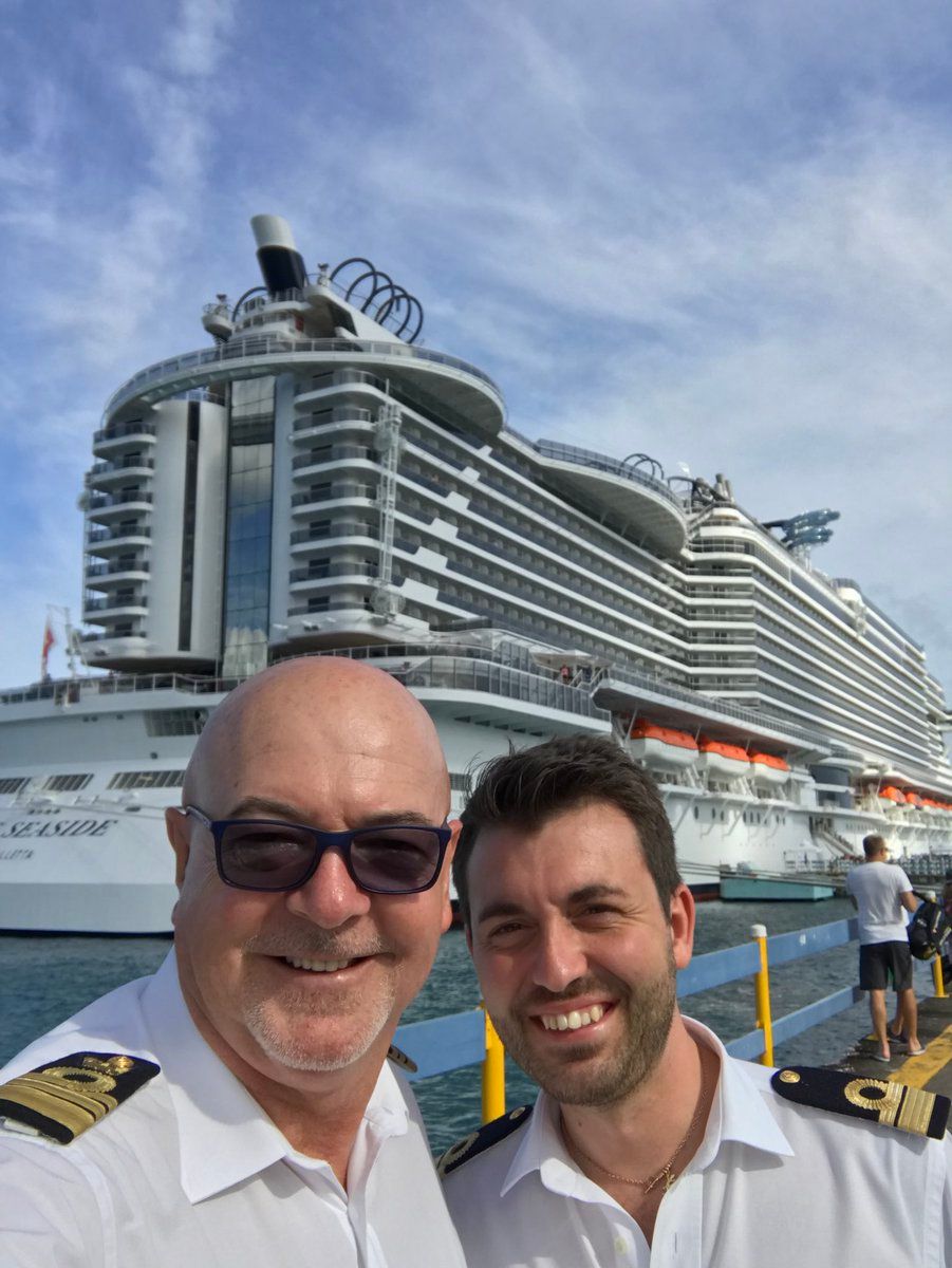 20 Dumbest Selfies Captured On Cruise Ships