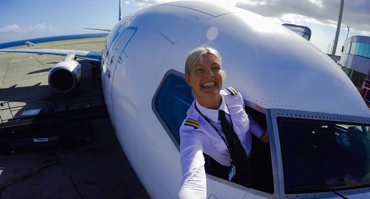 20 Times Pilots Took Inappropriate Selfies On Flights