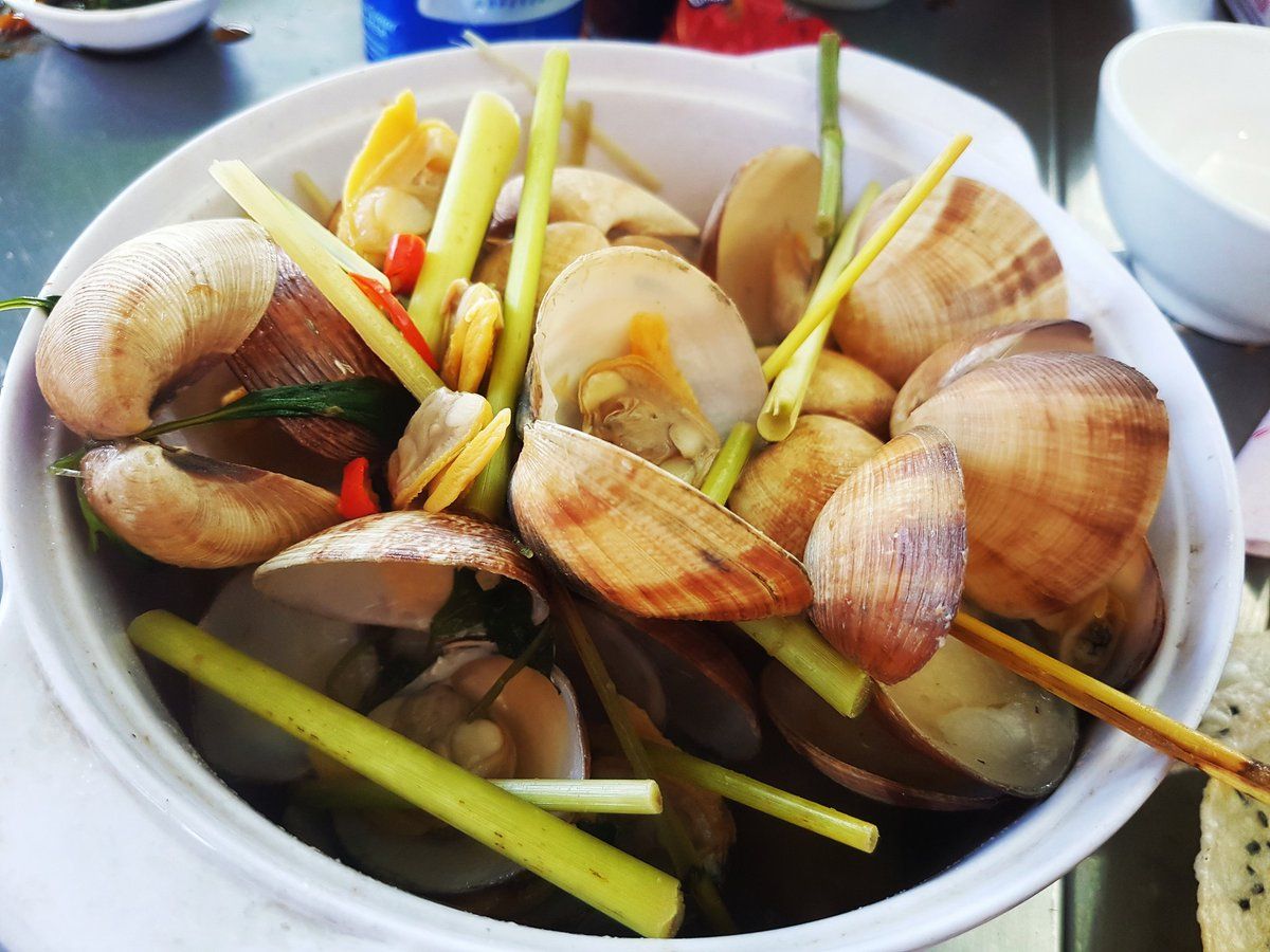 Nghêu Hấp Xả, clams with lemongrass, is a traditional thailand dish