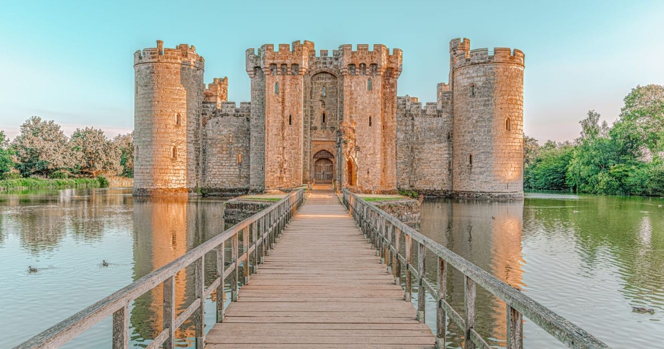 Your Guide To Stunning English Castles That You Can Really Visit