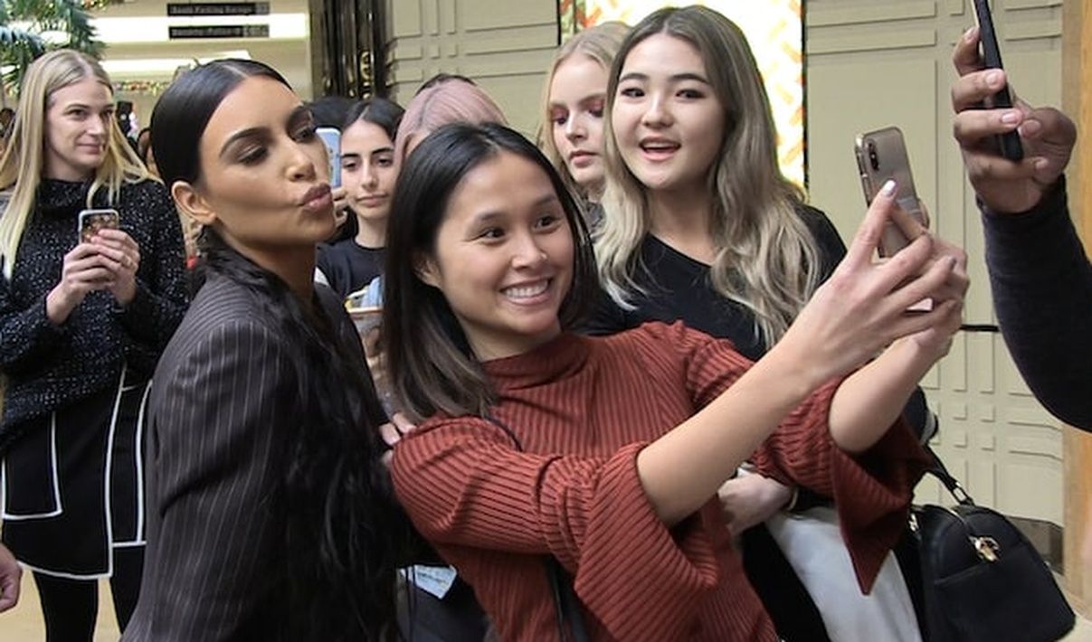 Fans Taking A Selfie With Kim Kardashian West