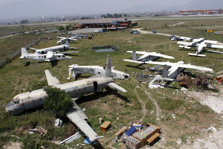Avion abandonné à l'aérodrome