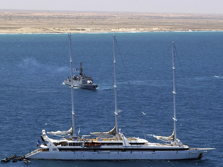 Piratenschiff vor der Küste Somalias