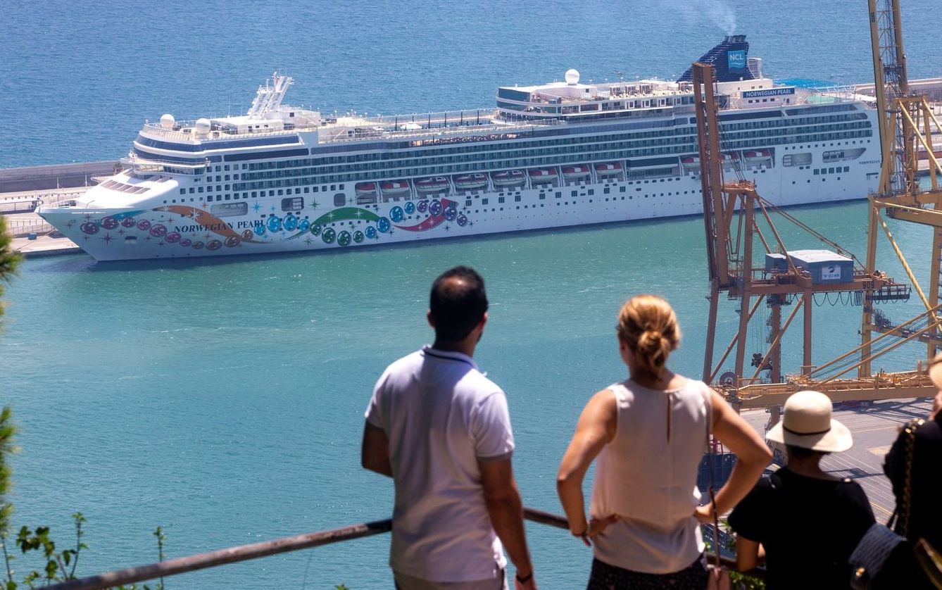 Crippled Norwegian cruise ship in Barcelona dock