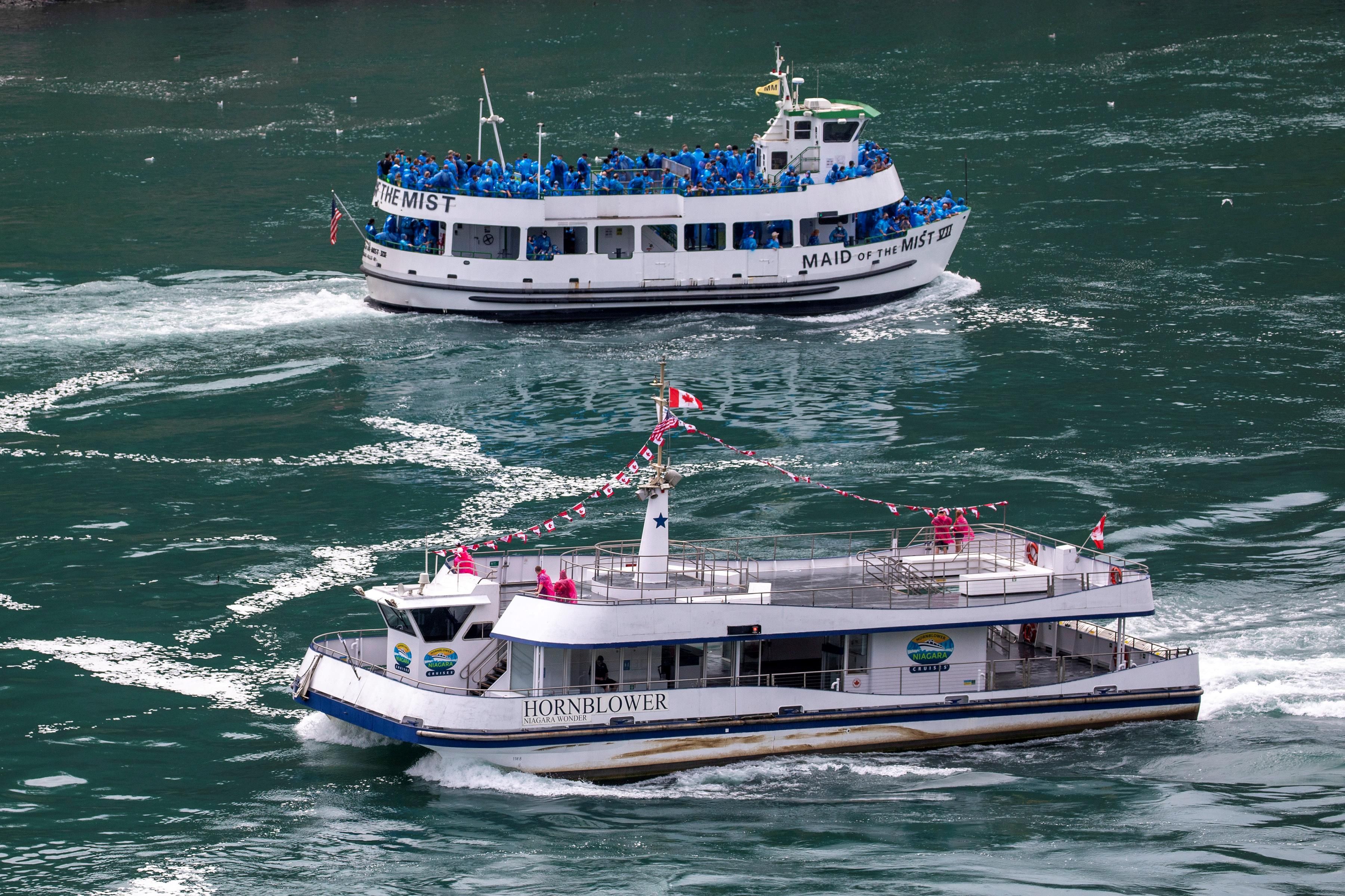 tour boats in canada and NY for niagara falls