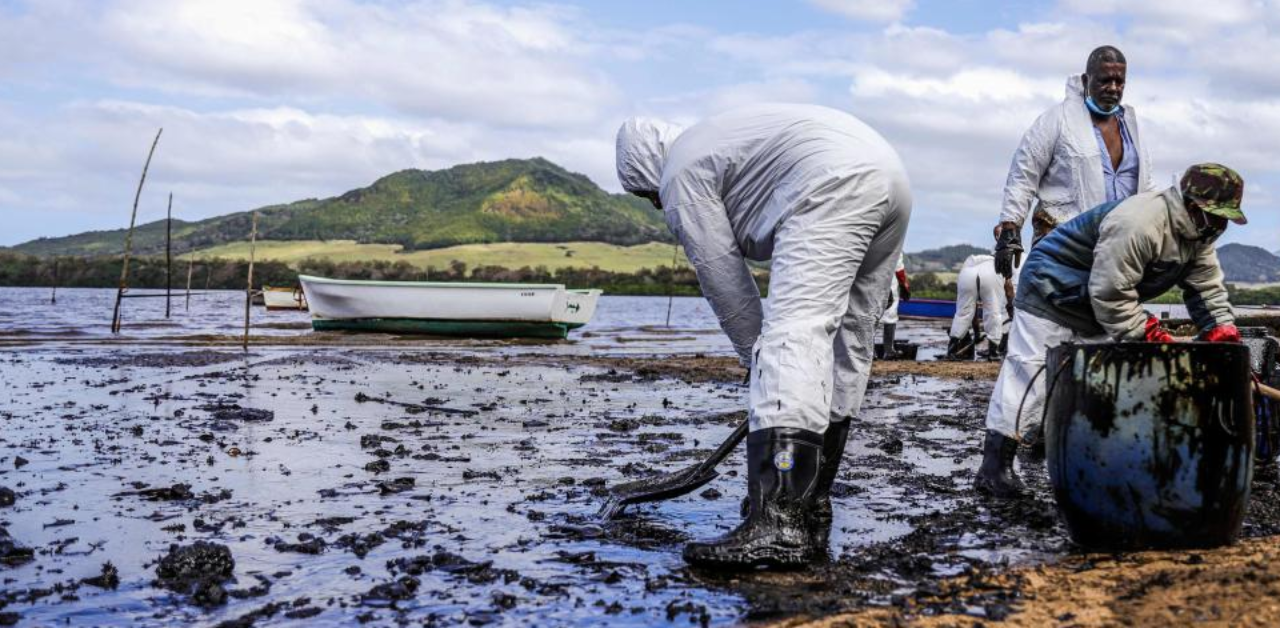 crews clean up the oil spill near mauritius