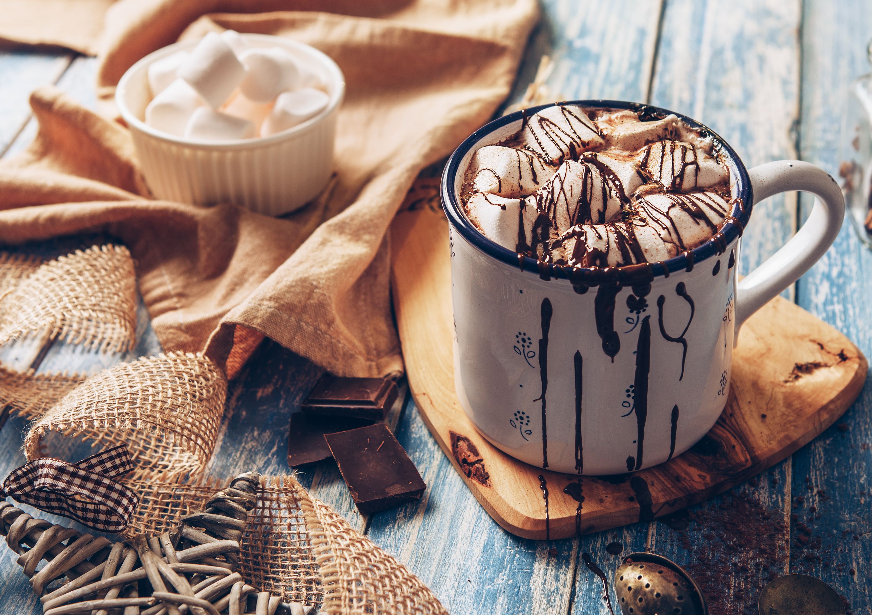 hot chocolate with marshmallows and a chocolate drizzle