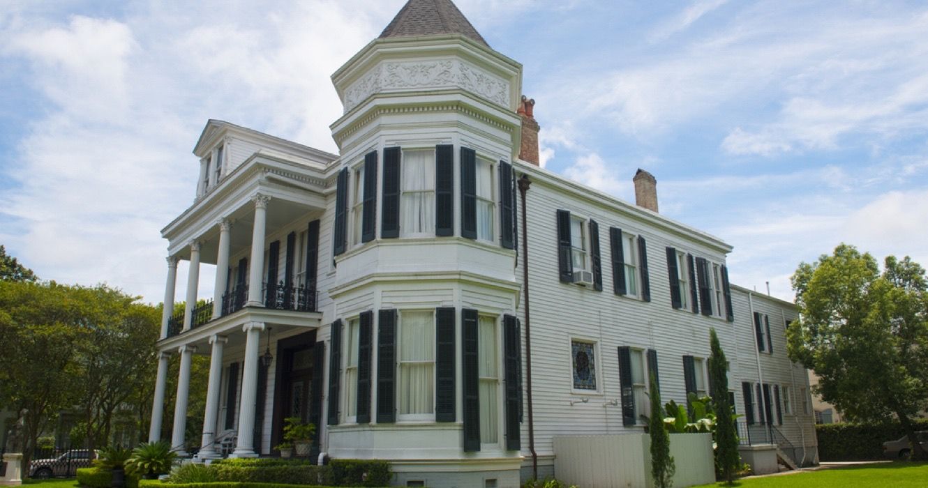 12 Famous Homes You Need To See In NOLA’s Garden District