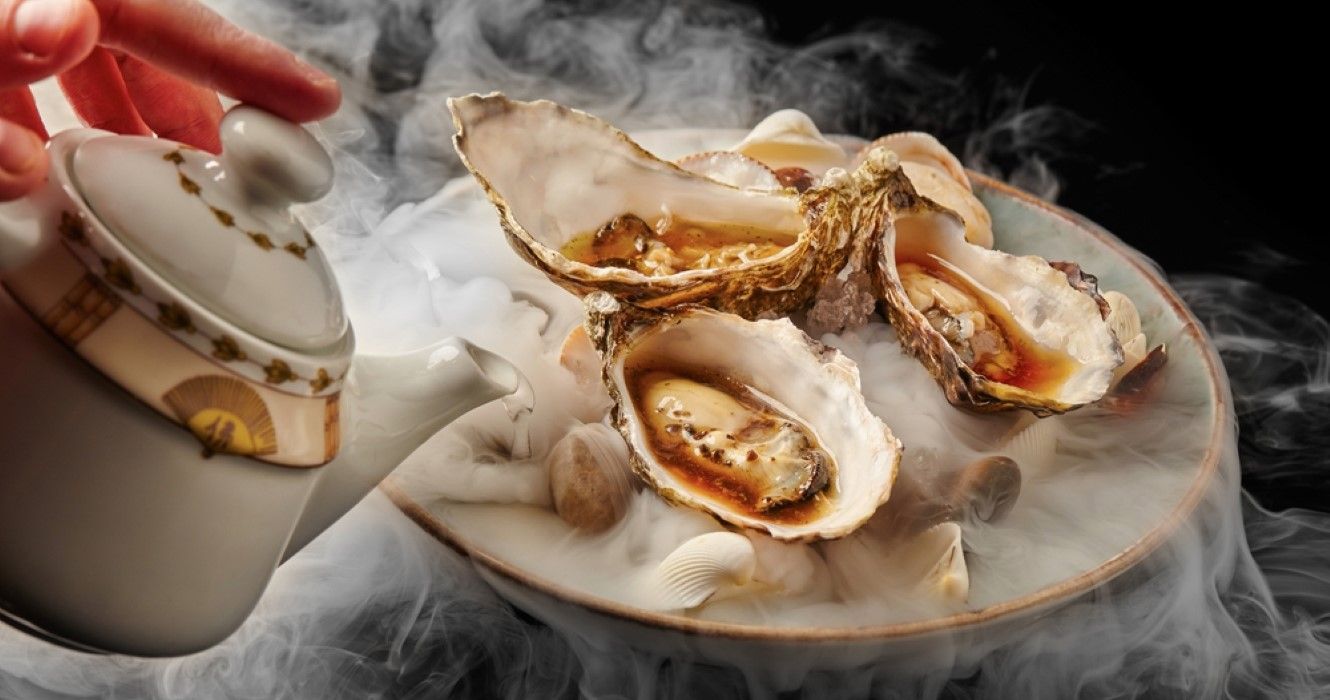 Fine dinning oysters plate