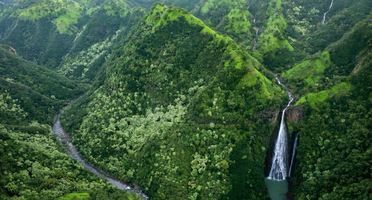 Manawaiopuna Falls in Kauai, Hawaii