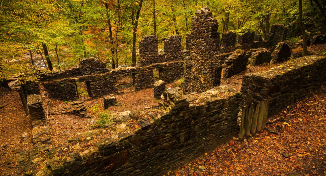 10 Spooky Road Trips To Take This Fall (That Are Budget-Friendly)