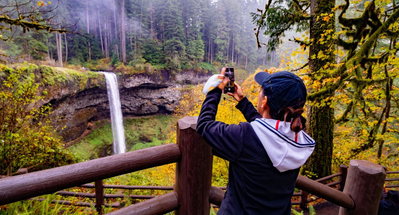 6 Stunning Fall Foliage Hikes in Oregon - Clever Neighbor