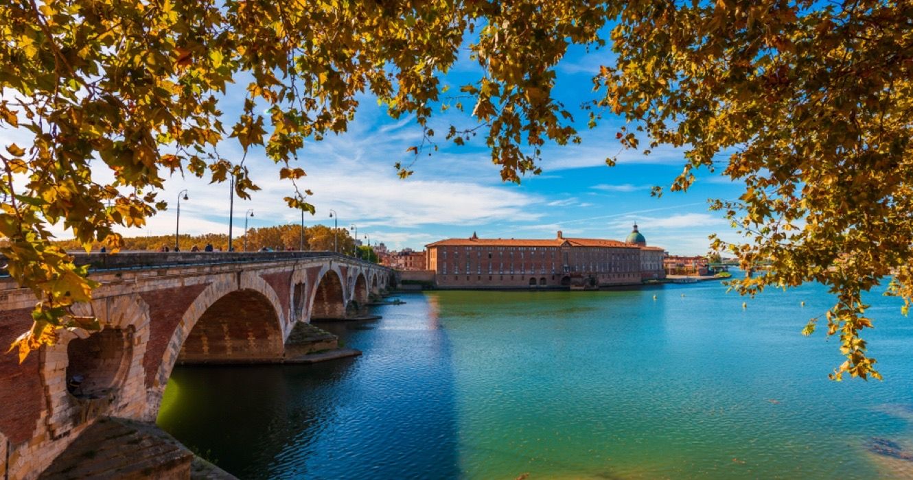 Pont Neuf and the Hotel-Dieu on the river Garonne, Toulouse in autumn