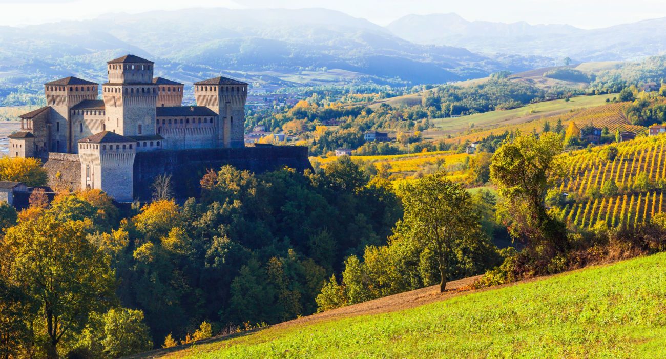 Comment l'impressionnant château de Torrechiara en Italie est une ...