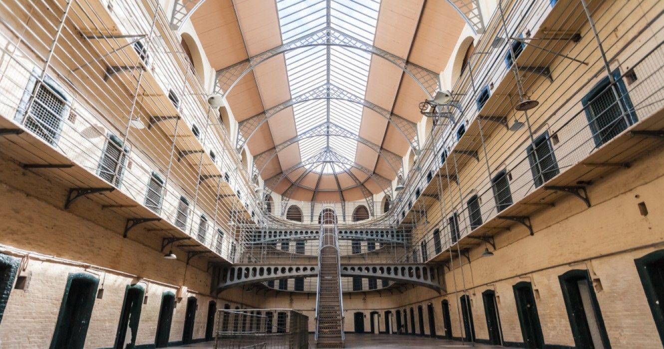 Salão principal vitoriano de Kilmainham Gaol, Dublin, Irlanda