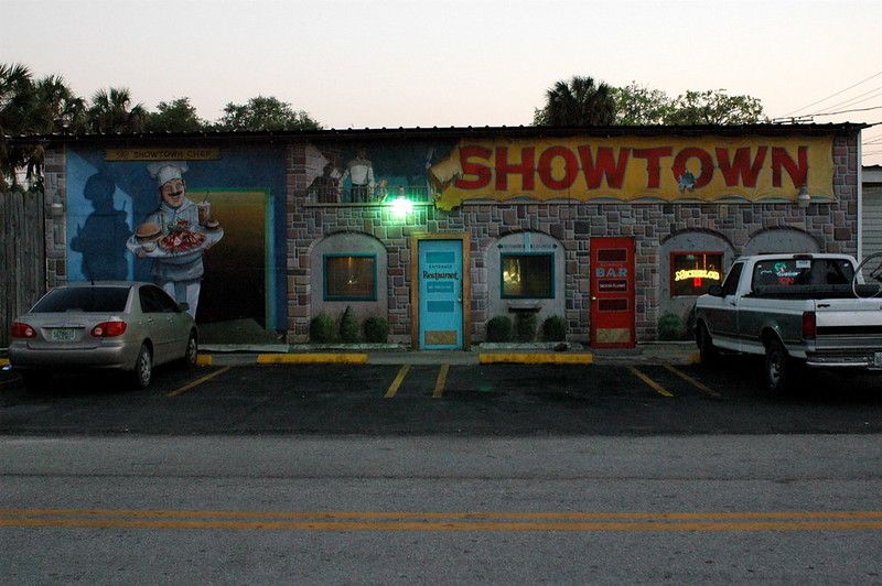 Showtown Bar and Grill