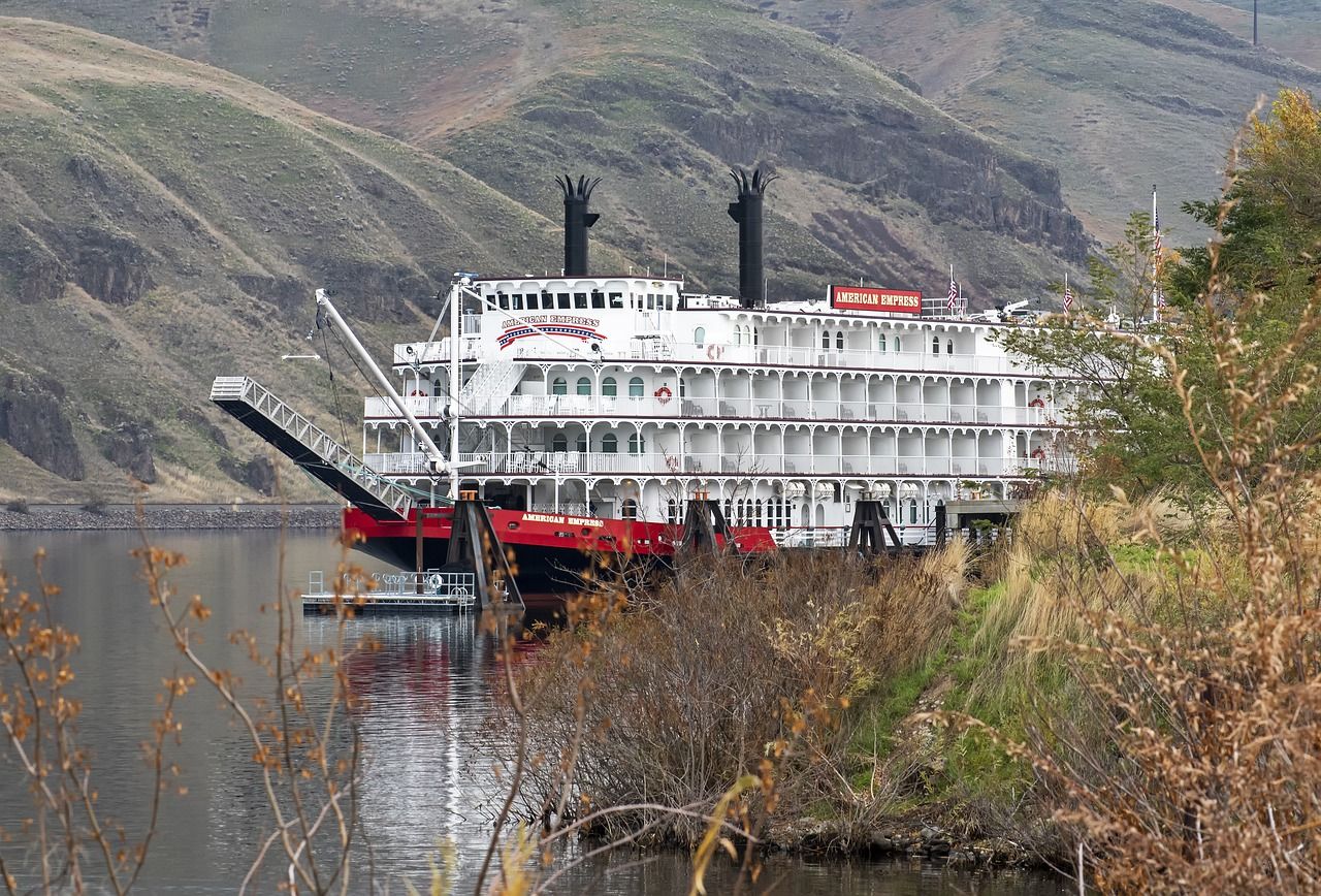 Boat on snake river in Lewiston, Idaho