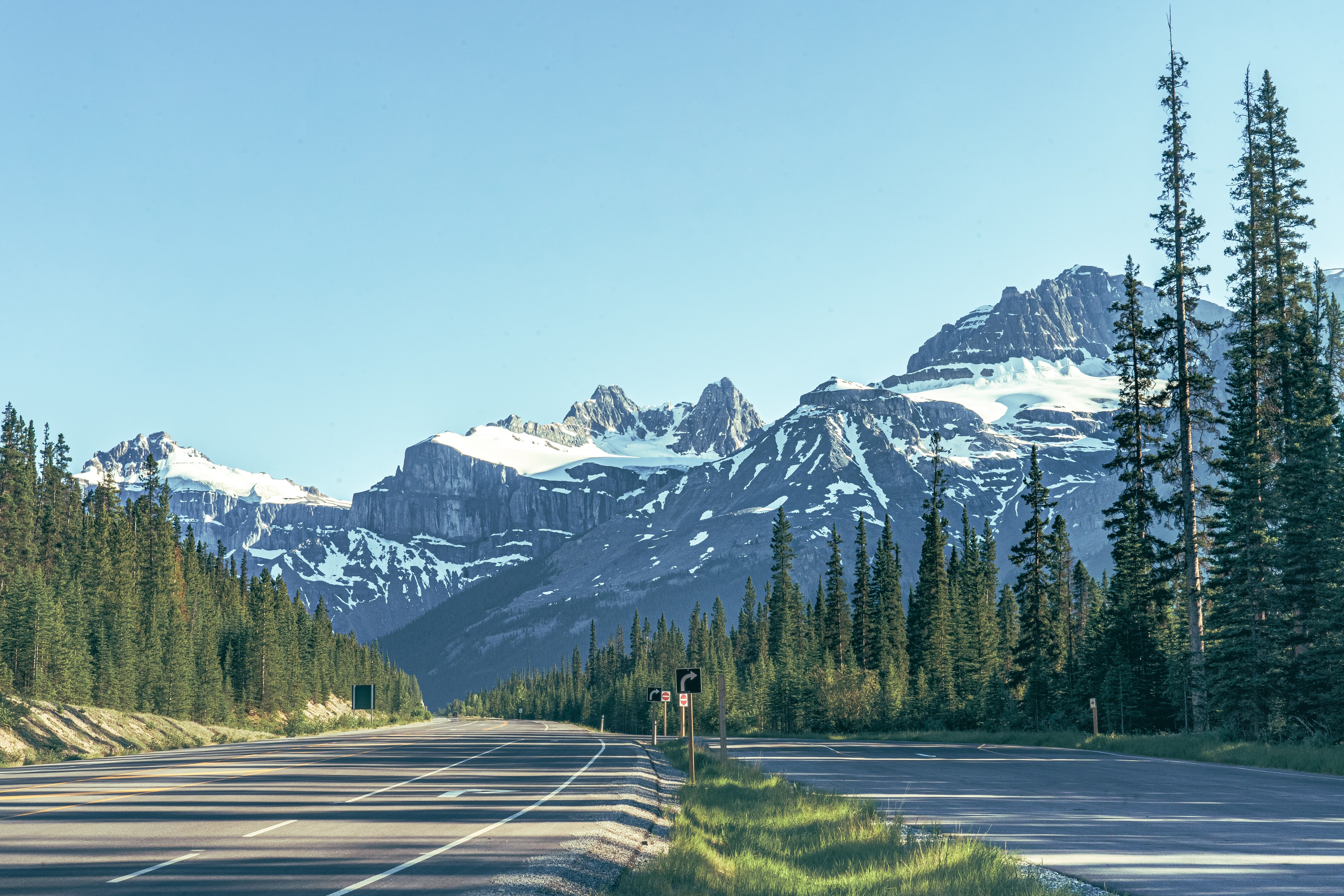 10 of Alberta’s Most Beautiful Road Trips Worth Crossing The Border For