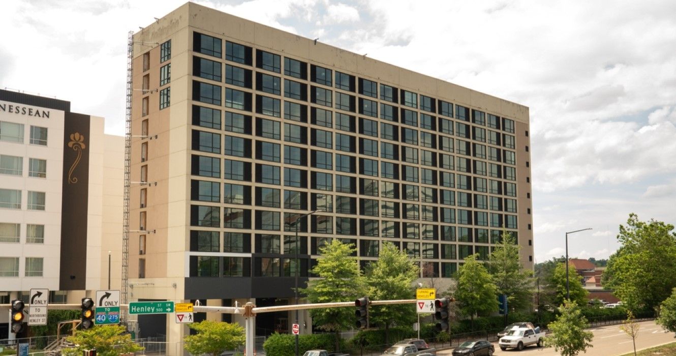 Exterior of multistory hotel The Tennessean in Knoxville, Tennessee