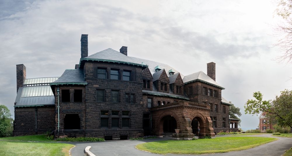 The exterior of the James J. Hill House in Saint Paul, Minnesota