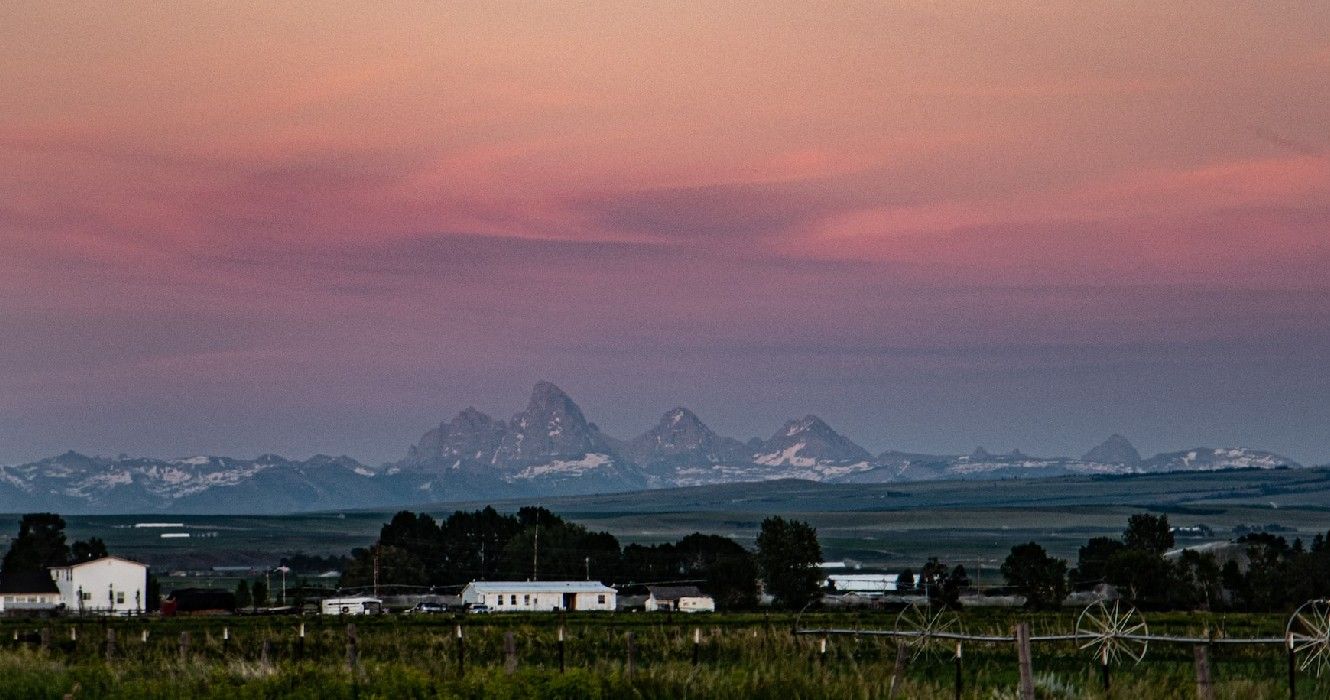 https://static1.thetravelimages.com/wordpress/wp-content/uploads/2023/01/view-of-tetons-from-idaho-falls-id.jpg