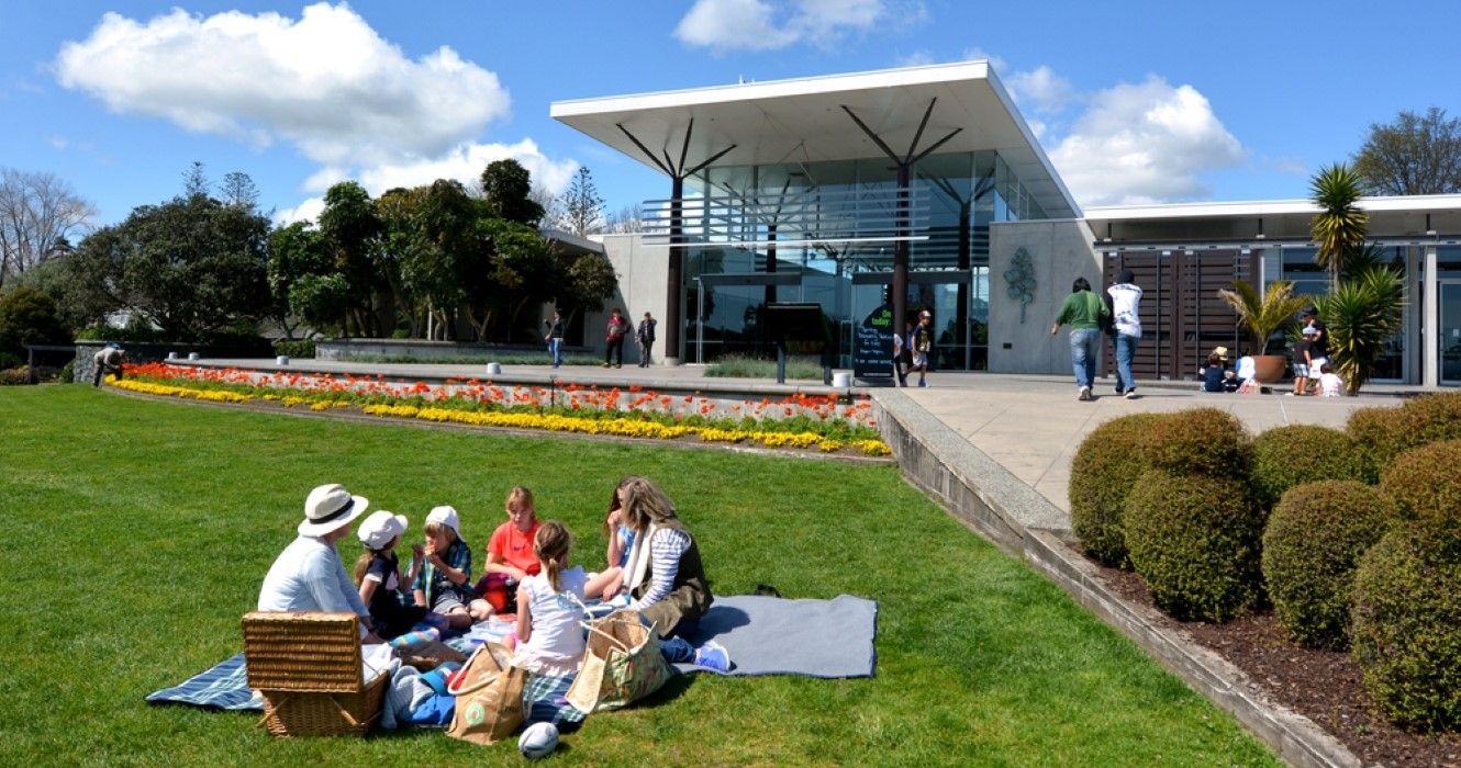 Visitors having picnic at Auckland Botanic Gardens, New Zealand