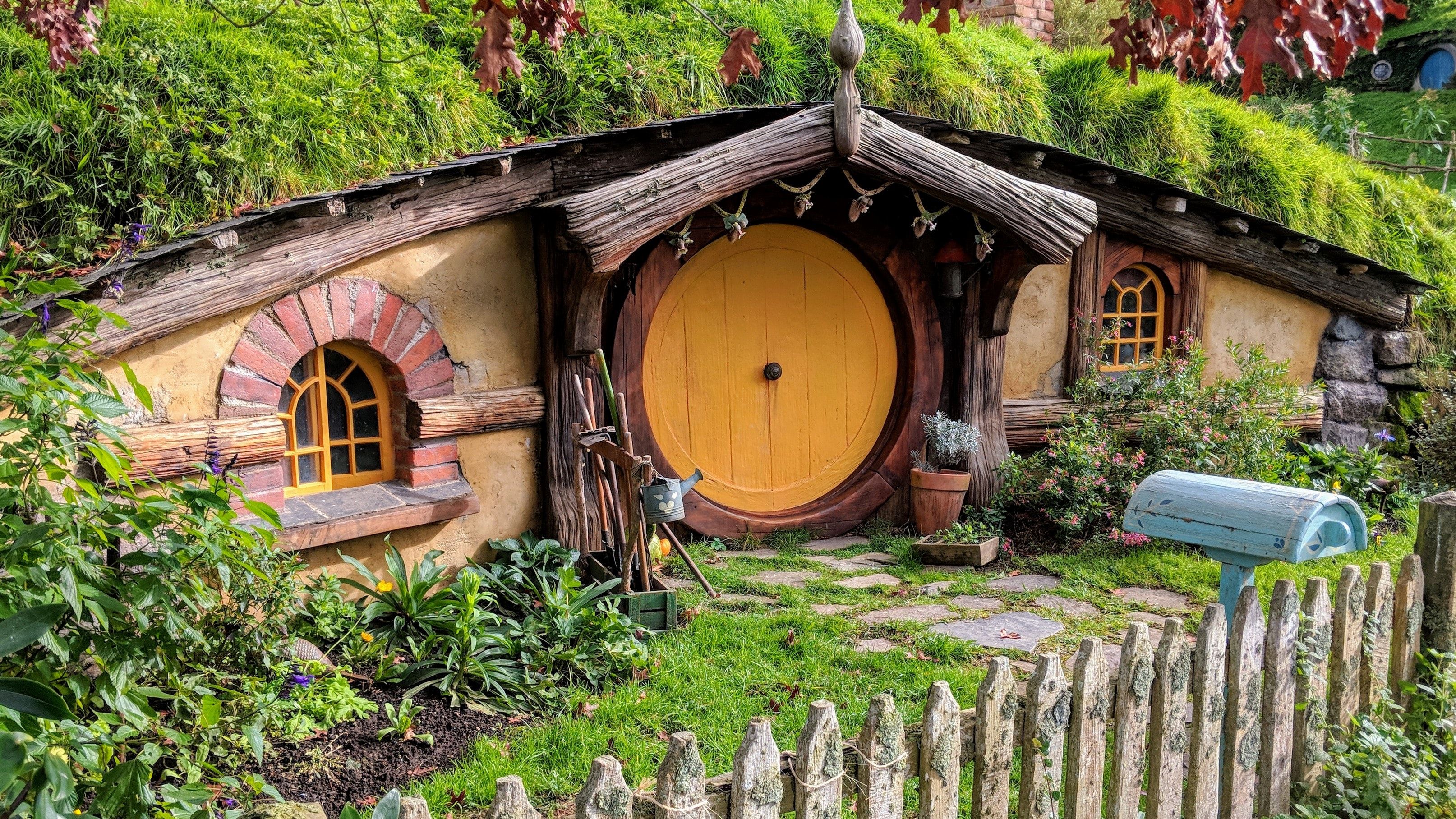 Hobbit hole in Hobbiton New Zealand