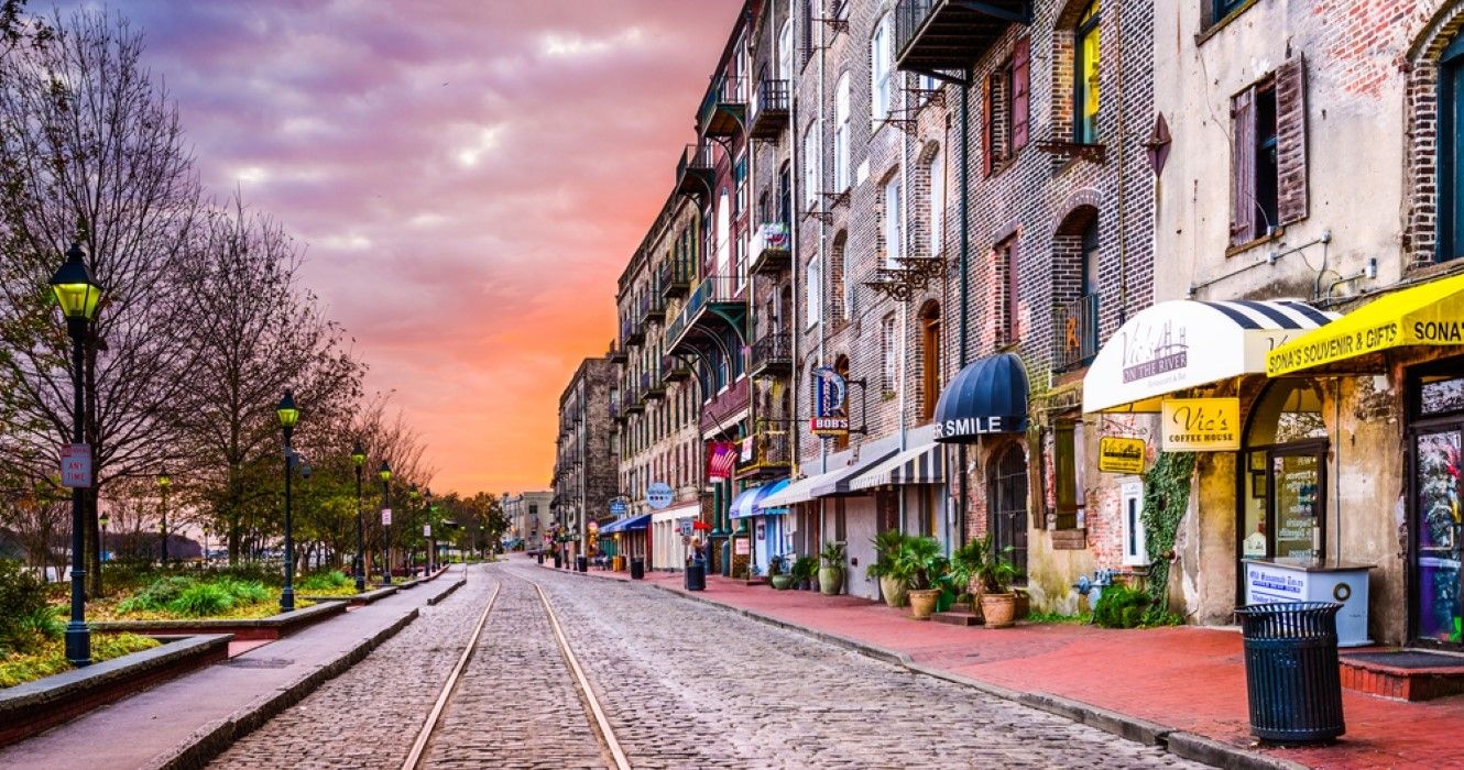 Shops and restaurants in River Street, Savannah