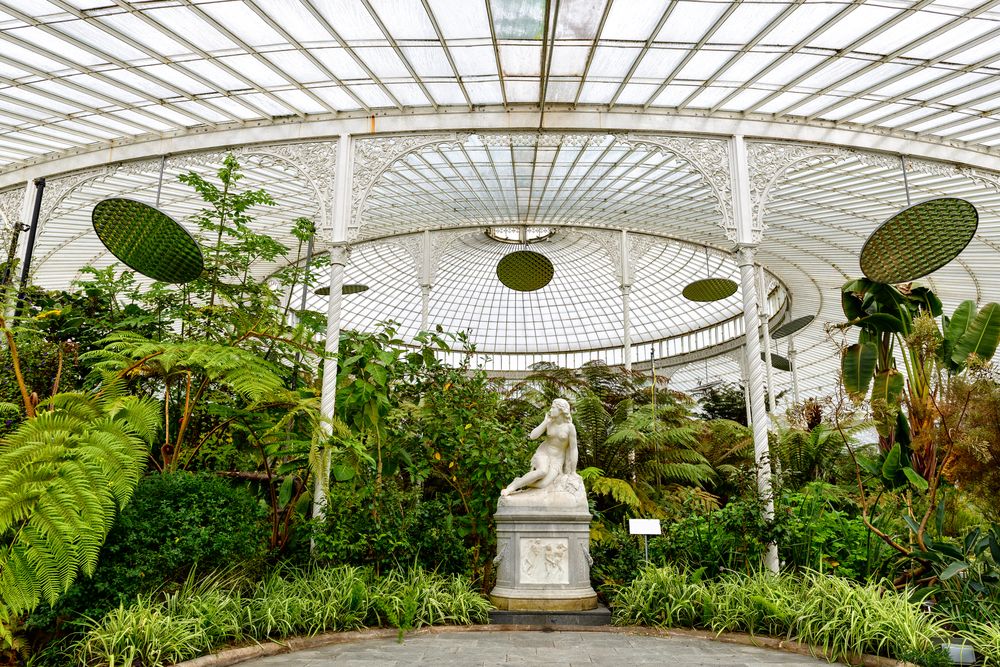 Statue and greenery at the Glasgow Botanical Gardens