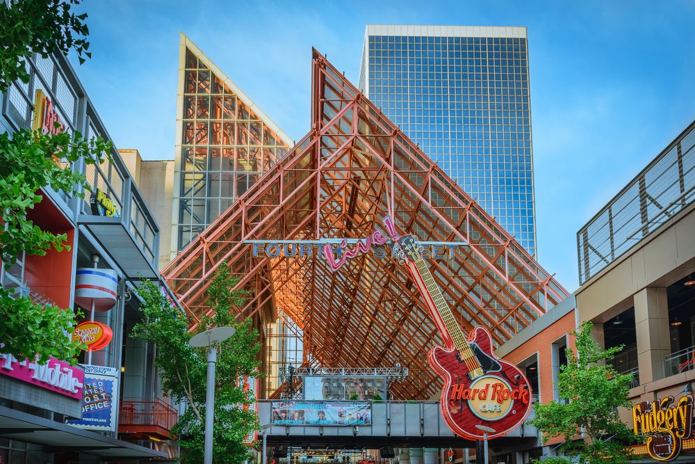 Derby & Bourbon The Ultimate Guide To Louisville & Things To Do