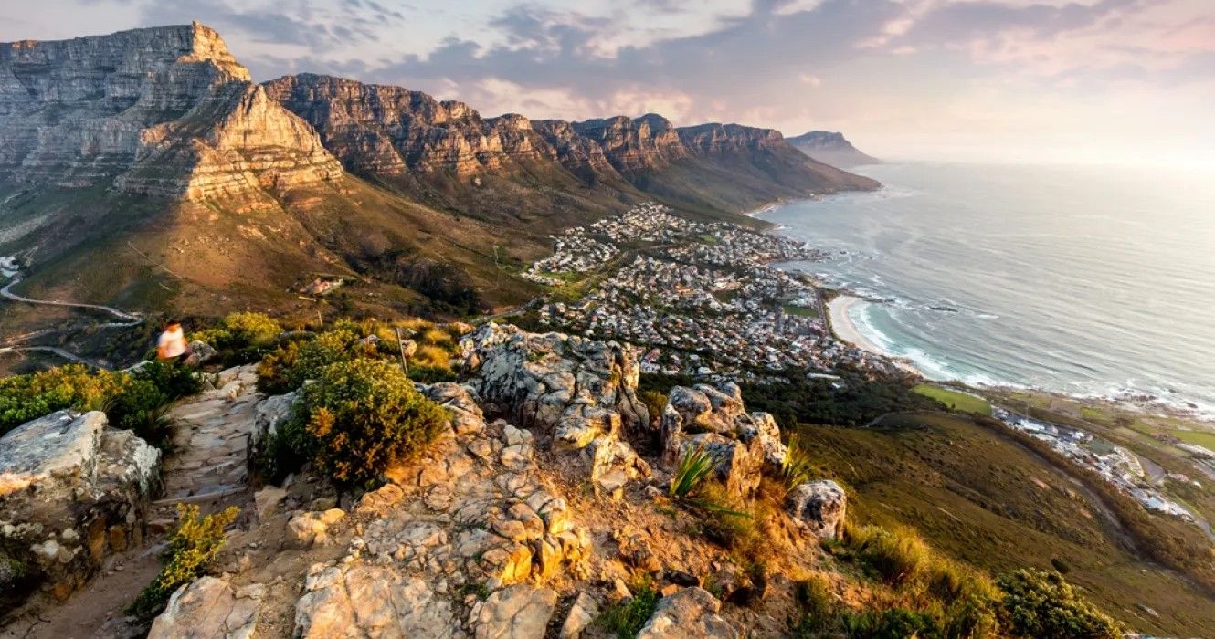 南非日落期间的桌山