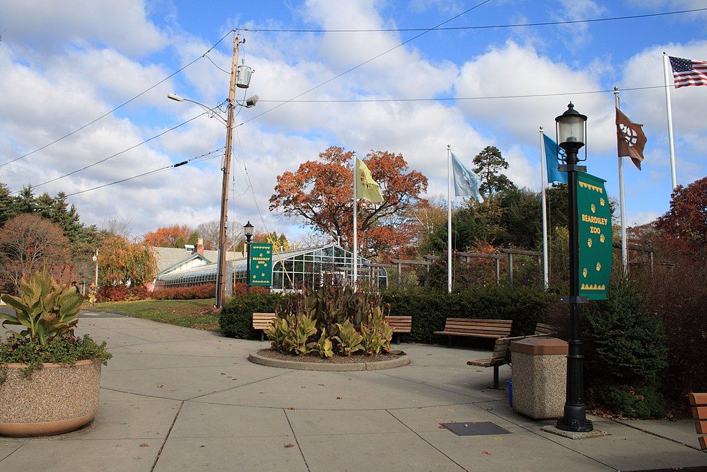 Entrance to the Beardsley Zoo in autumn 