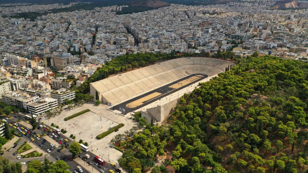 Δείτε το αρχαίο ελληνικό στάδιο της Αθήνας που αναστηλώθηκε για τους Ολυμπιακούς Αγώνες