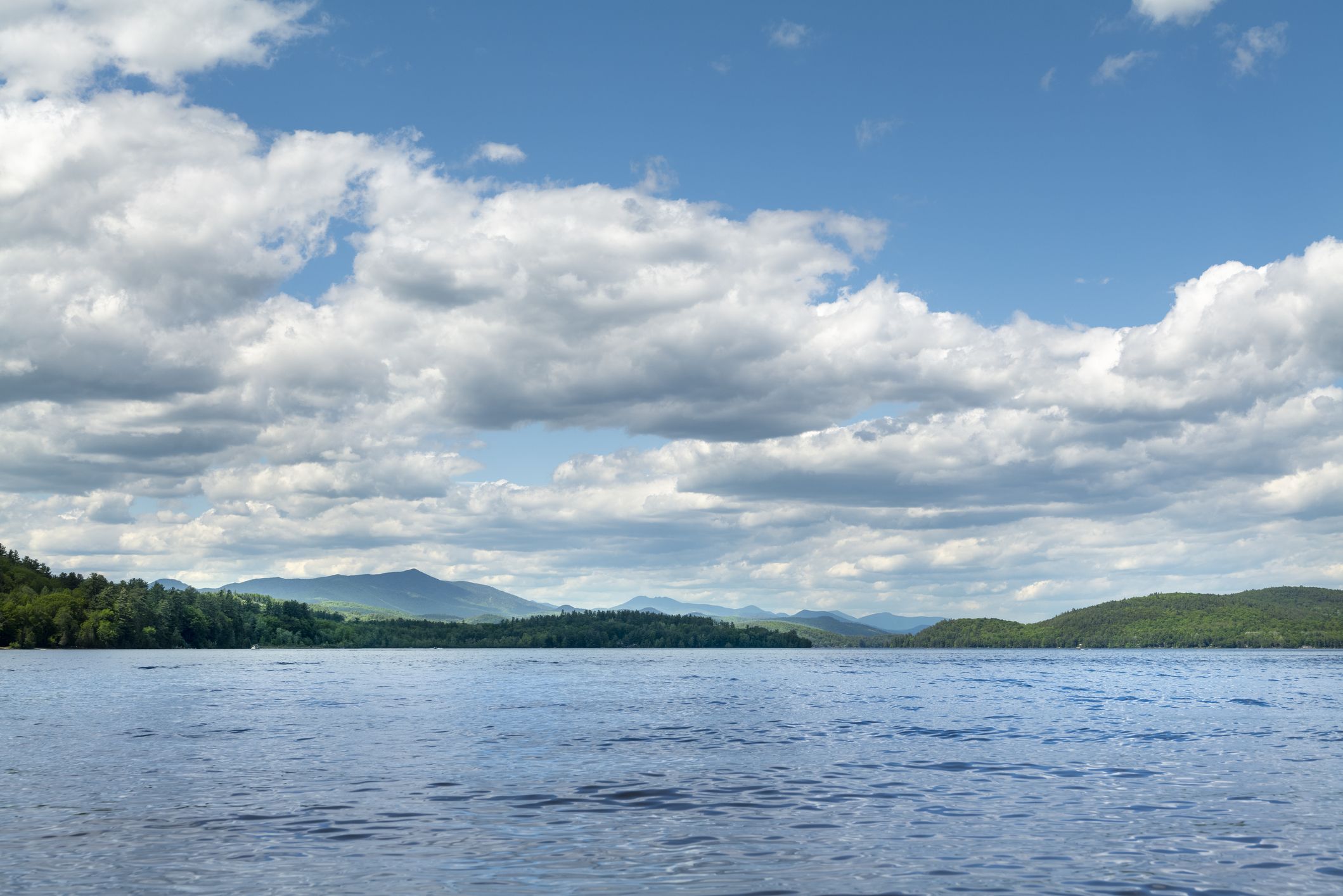 Lago Schroon na montanha Adirondack, Nova York