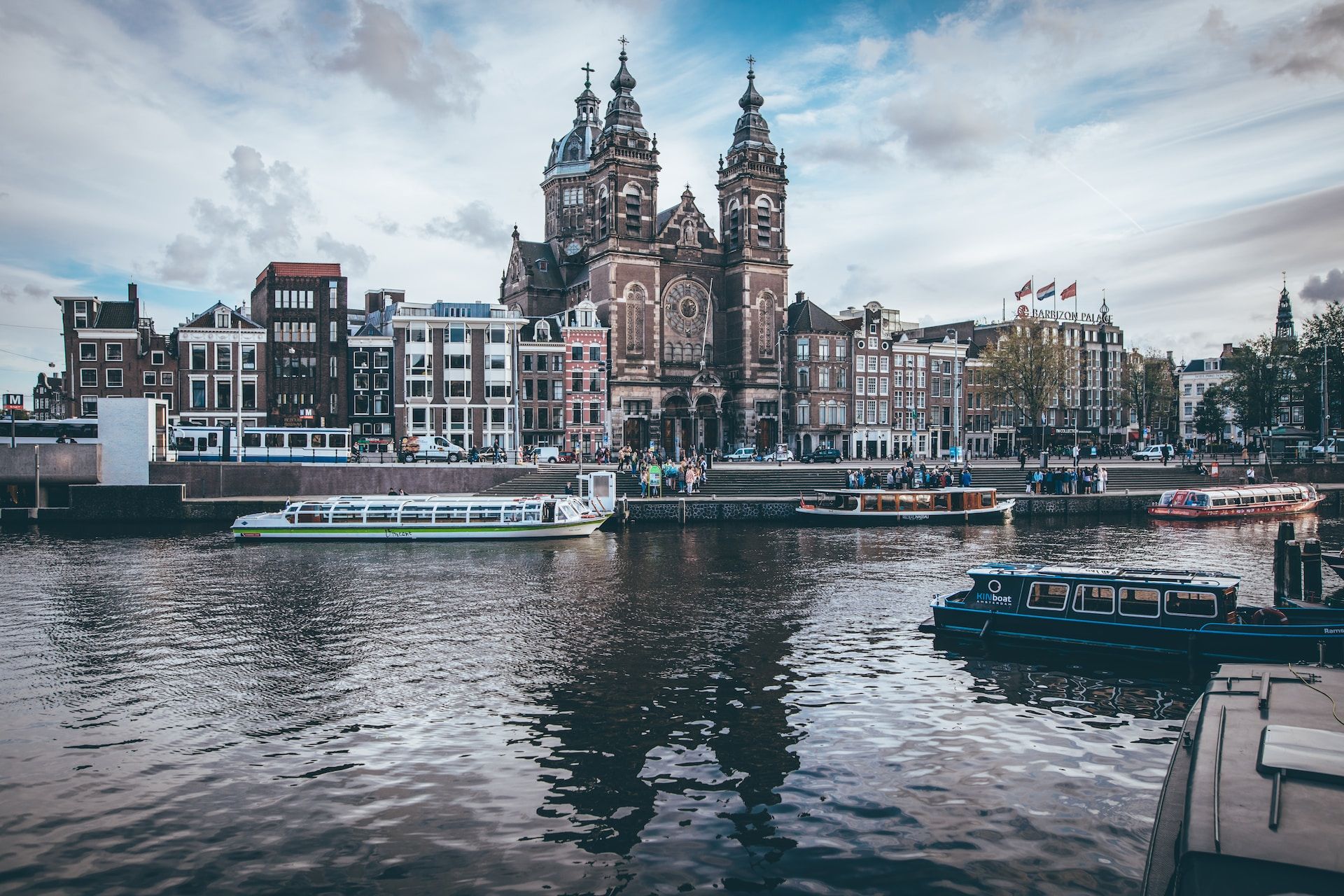 A picturesque view of Amsterdam Centraal Station.