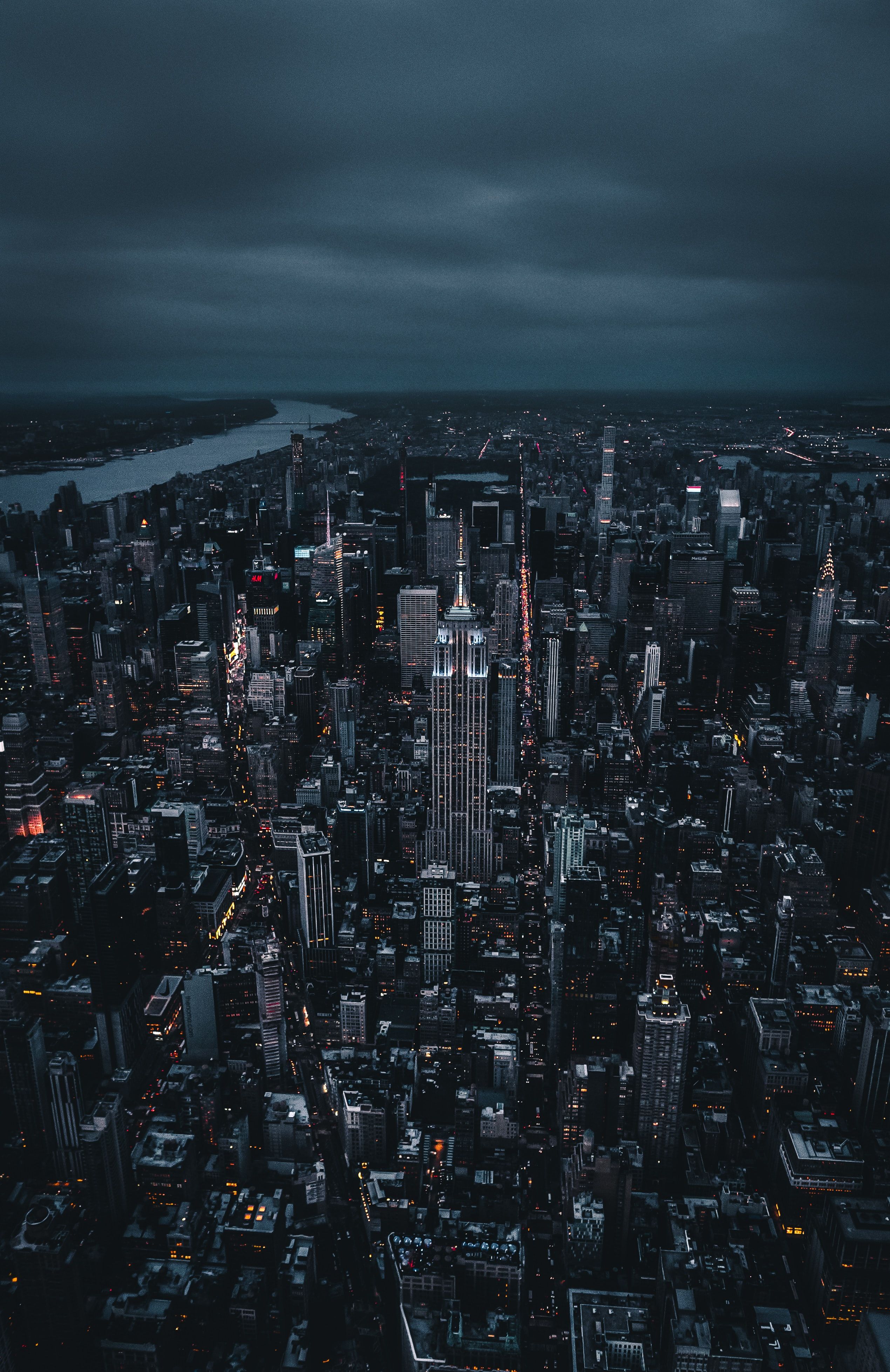 Vista aérea do horizonte de Nova York à noite