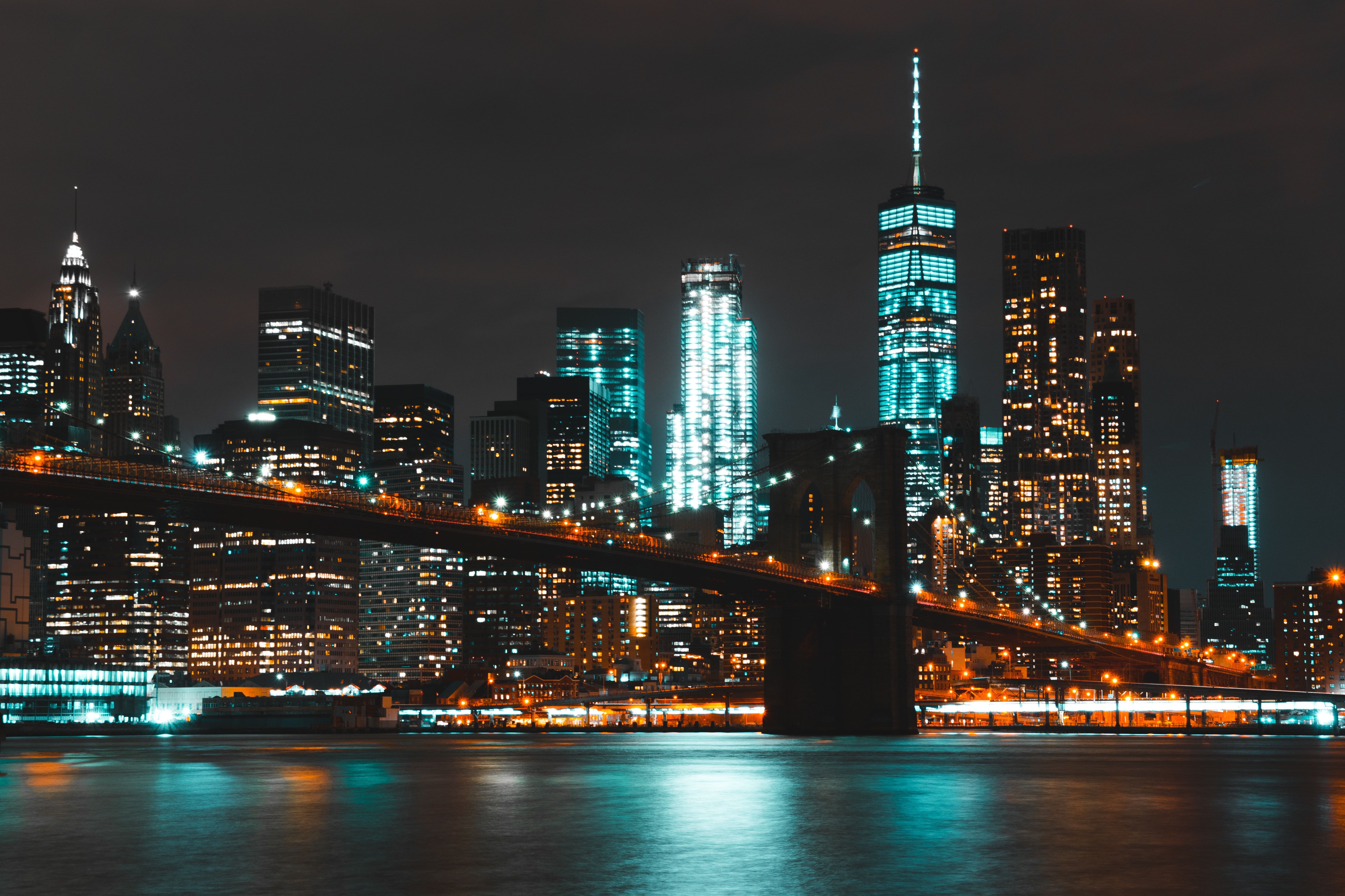 Ponte do Brooklyn à noite em Nova York