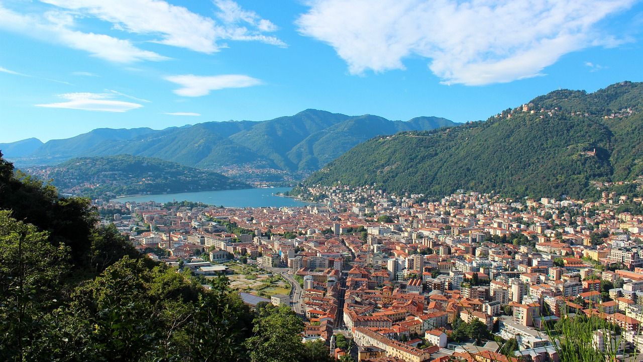 Panoramic views of Como