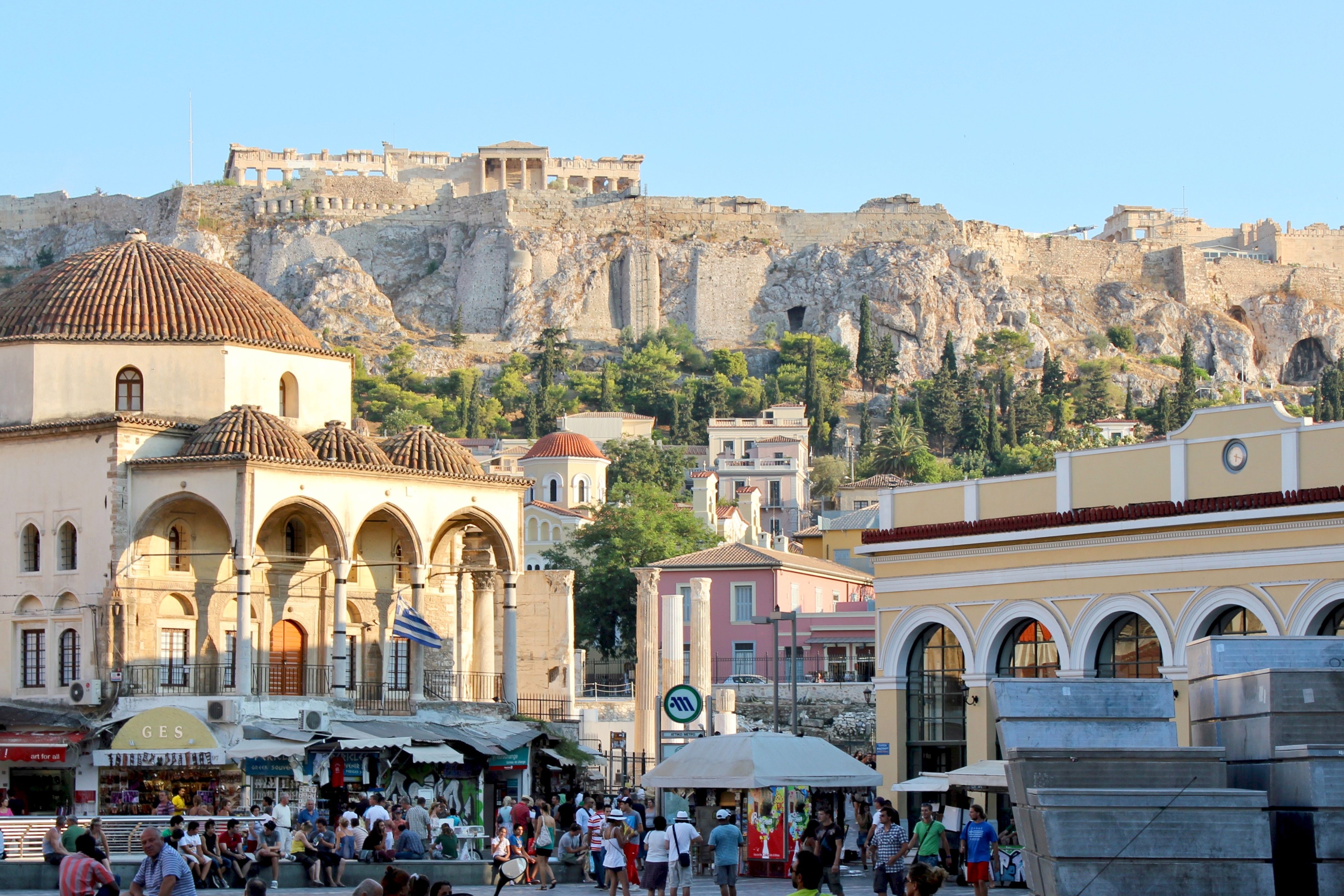 Mercado Monasteraki, Atenas com multidões