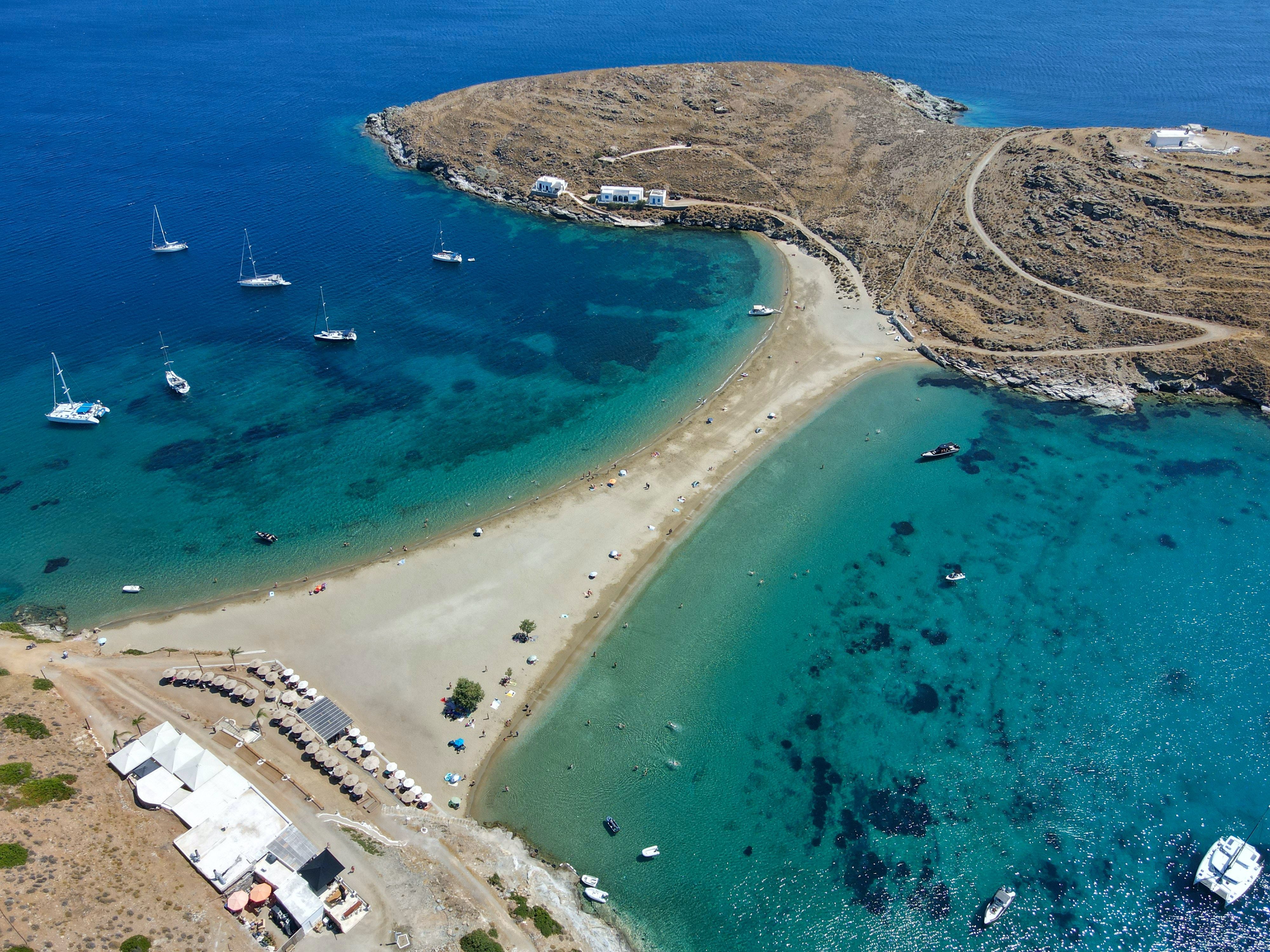 Praia de Kolona, ​​Kythnos, Grécia