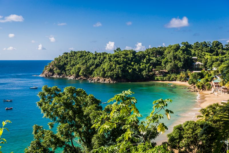 Praia tropical em Trinidad e Tobago