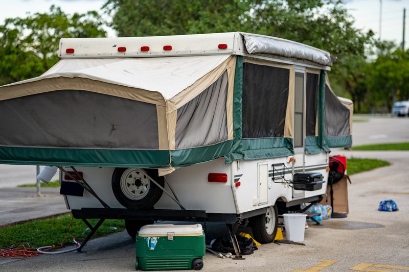 Pop-up RV camper