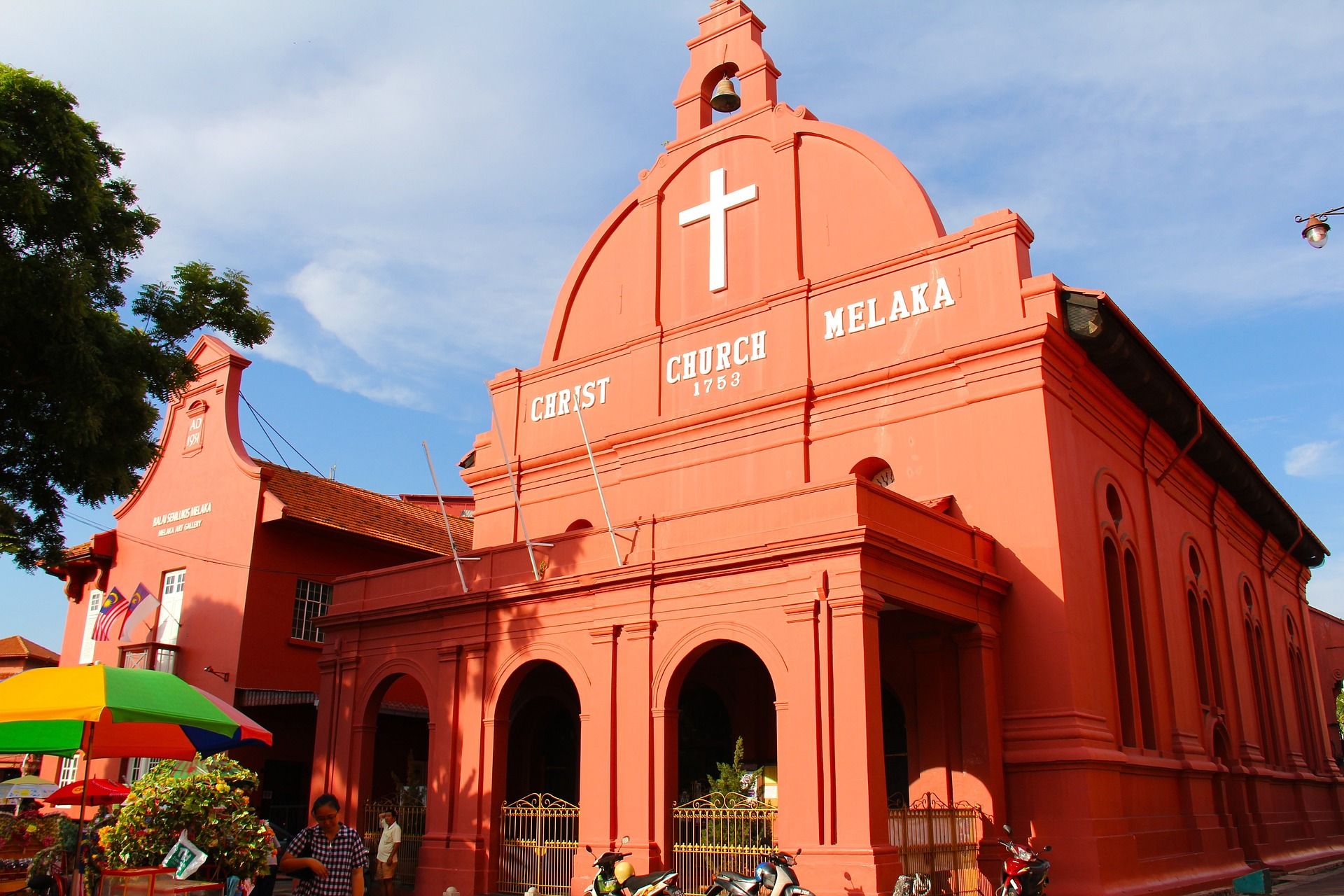 Foto de uma igreja vermelha na cidade de Malaca, Malásia