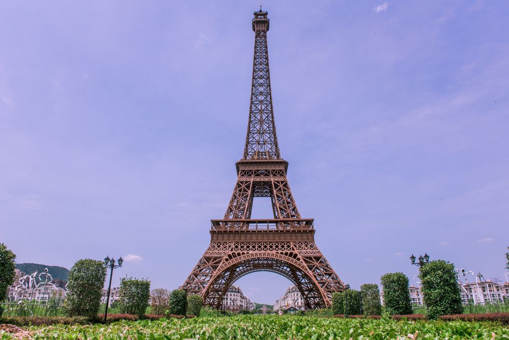 Réplica da Torre Eiffel em Tianducheng, China