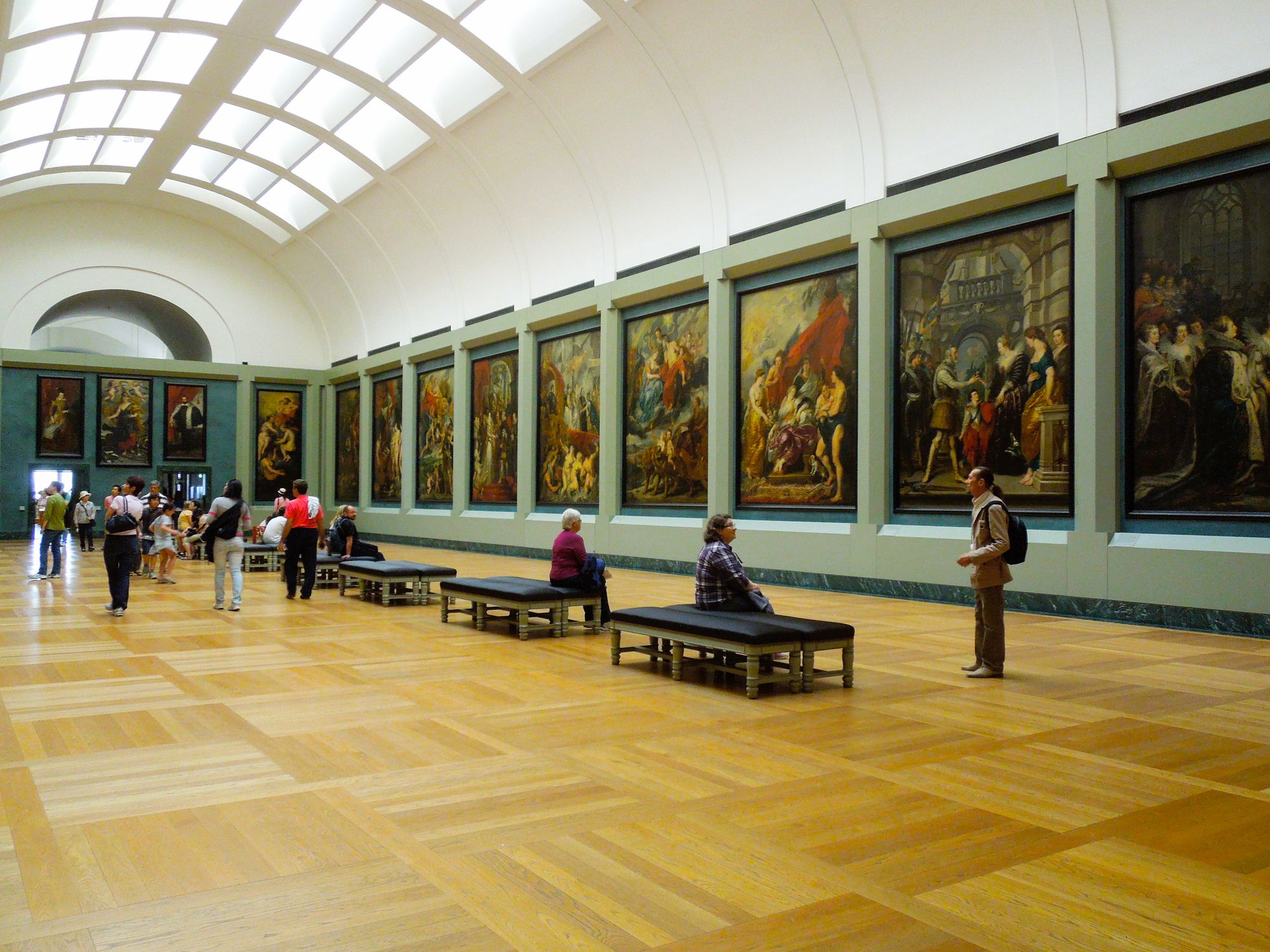 Famous Artworks At The Louvre Museum 