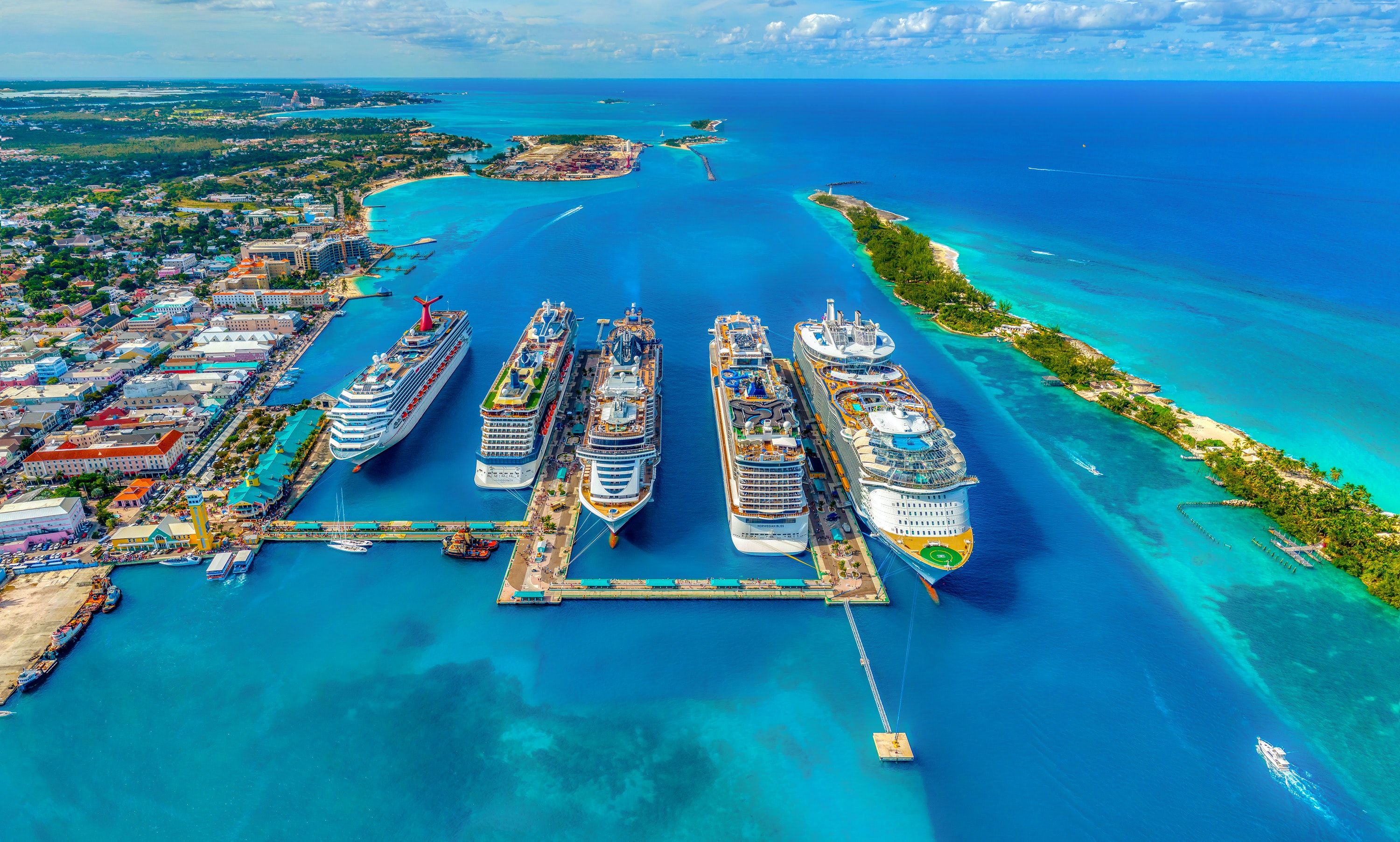 Navios de cruzeiro atracados em Nassau, Bahamas 