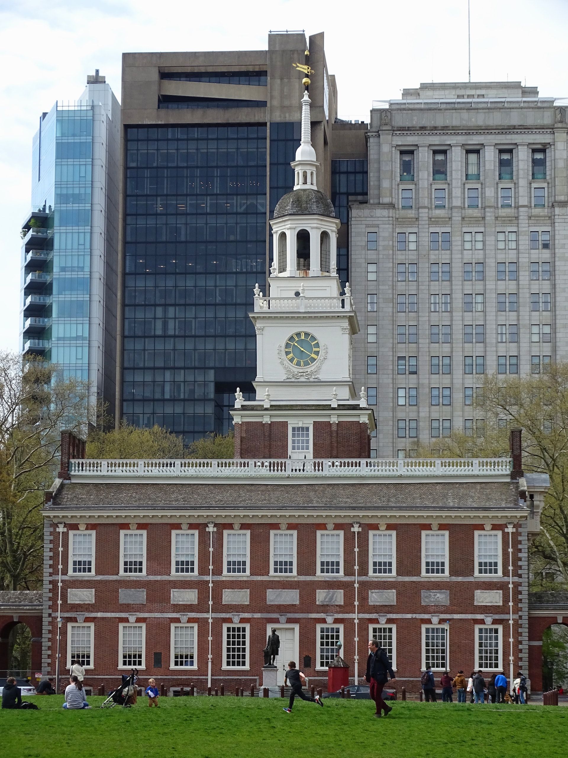how long does independence hall tour take