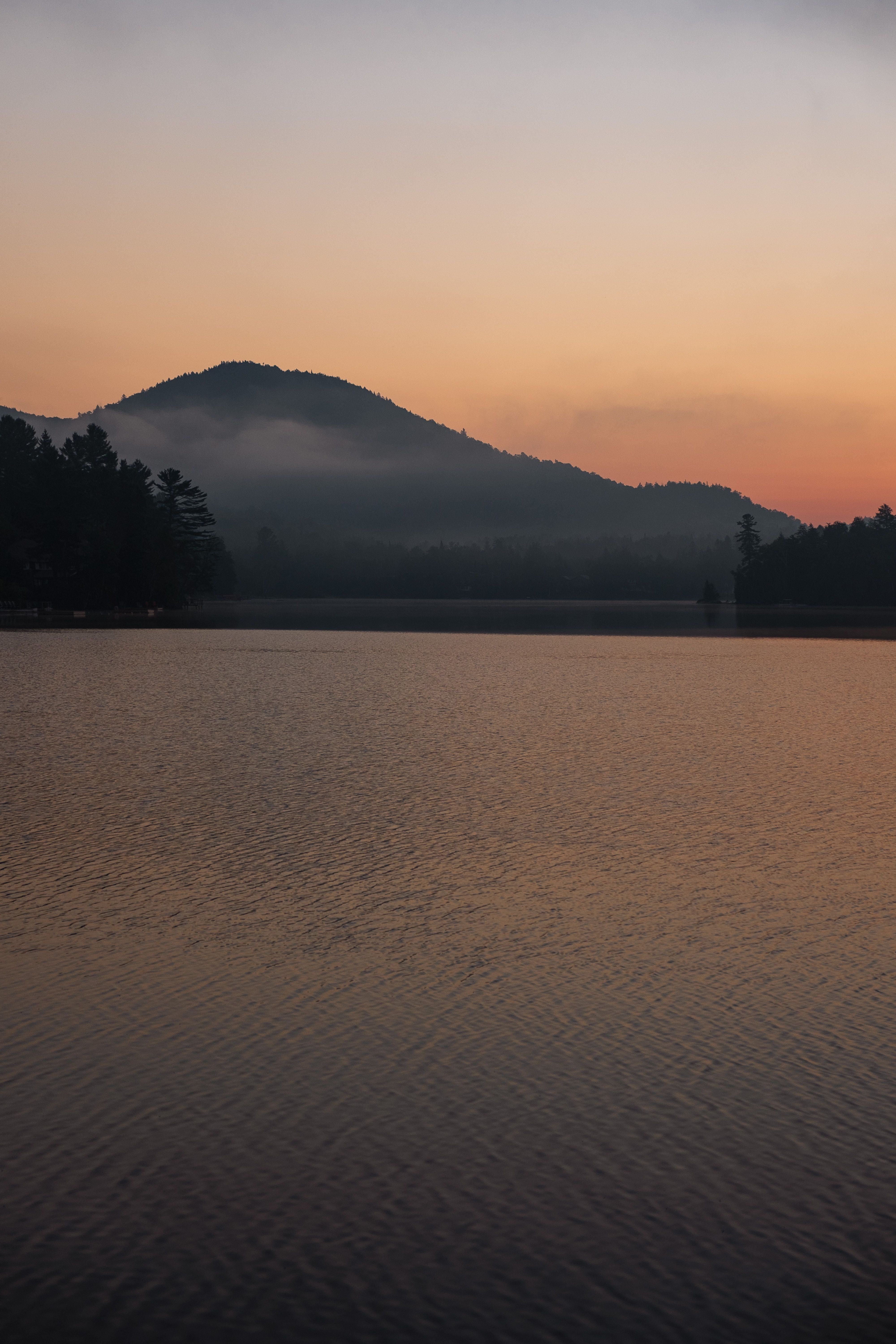 Lake Placid ao pôr do sol em Adirondacks, Upstate NY